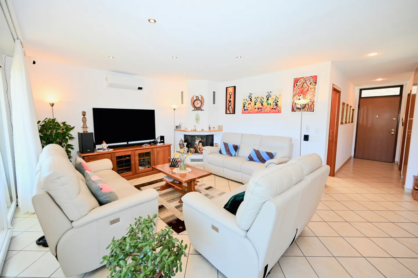 Elegante Villa mit Seeblick - Foto 8 von 27