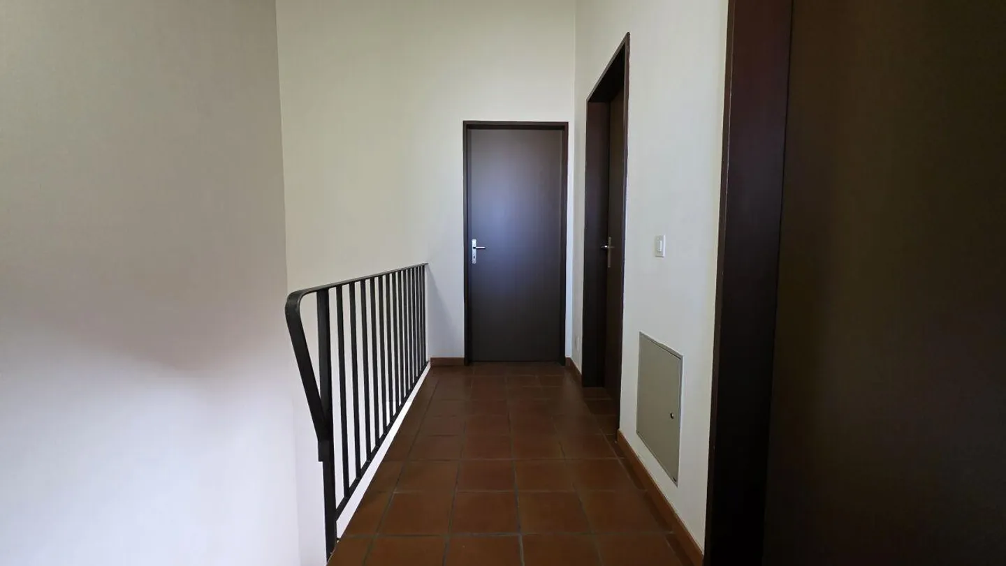 Casa a schiera angolare con giardino - Losone - Foto 6 di 10