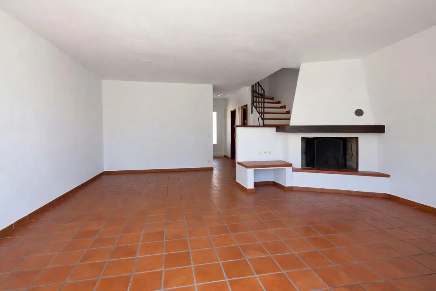 Casa a schiera angolare con giardino - Losone - Foto 3 di 10
