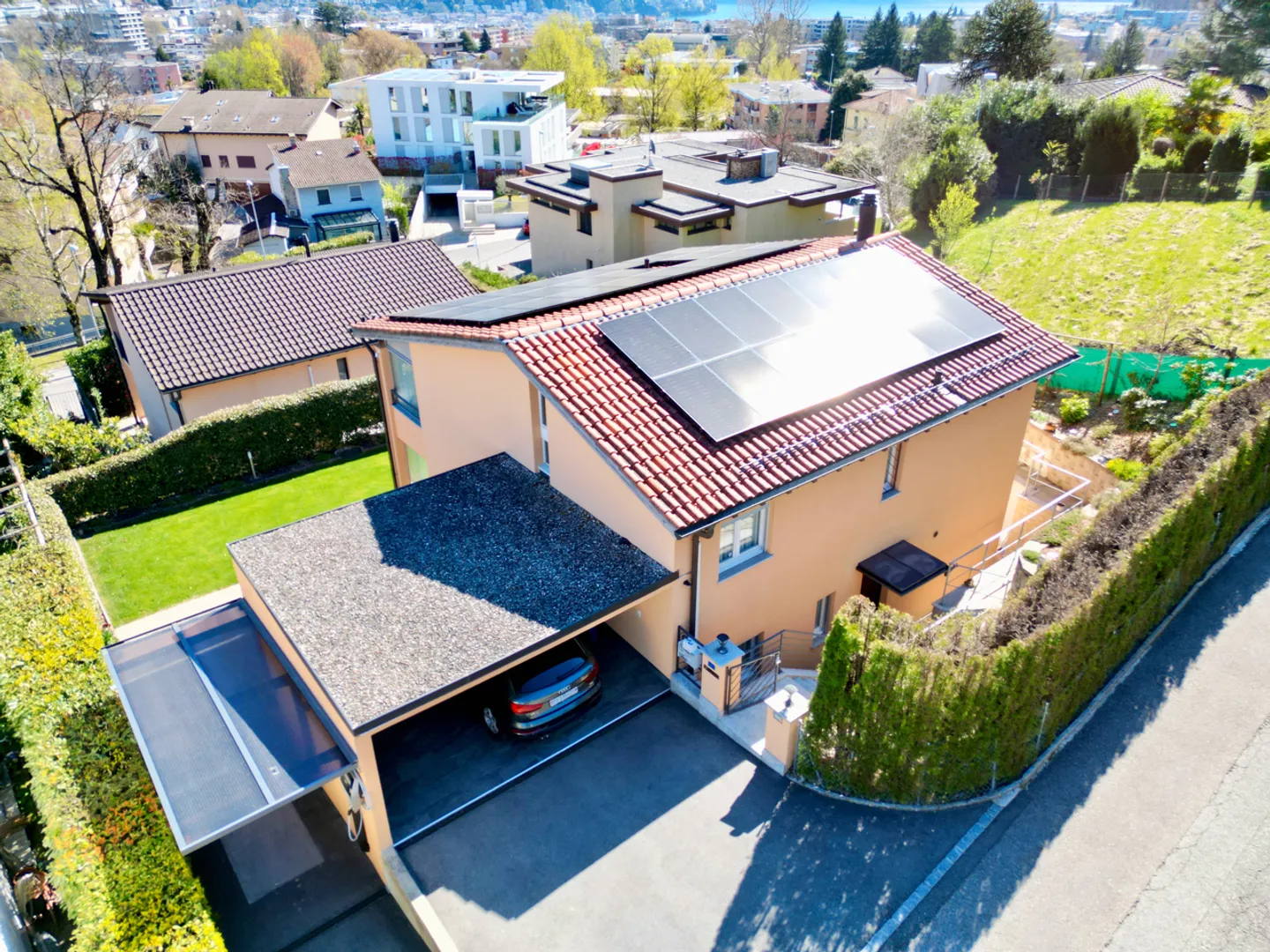 Elegante Villa mit Seeblick - Foto 3 von 27