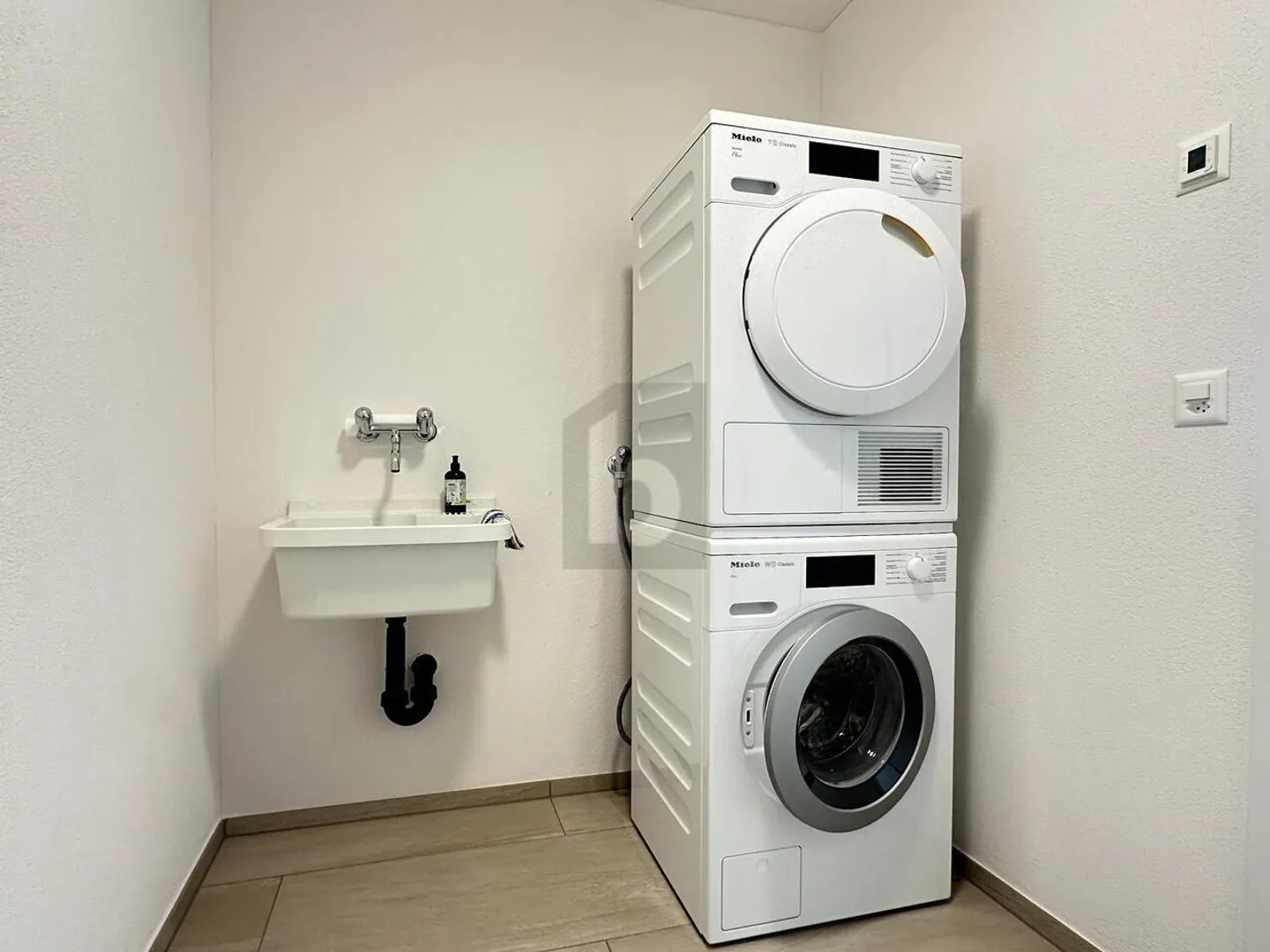 HIGH-QUALITY PROPERTY STANDARD - Photo 5 of 6