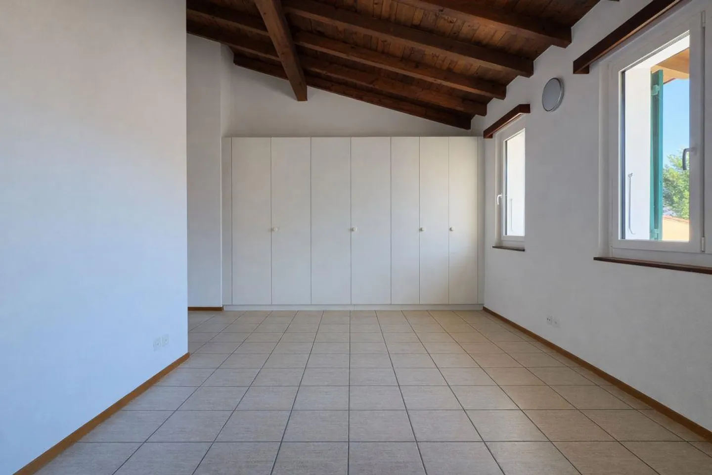 Casa a schiera angolare con giardino - Losone - Foto 10 di 10