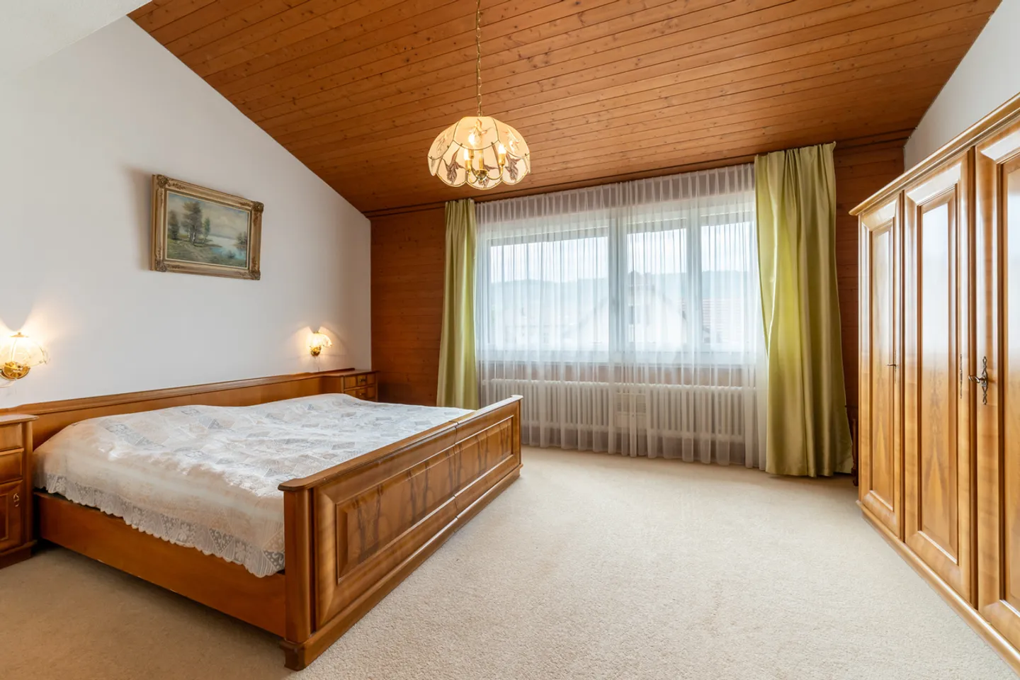 Charming mid-terrace house with surprisingly spacious and sunny... - Photo 7 of 10