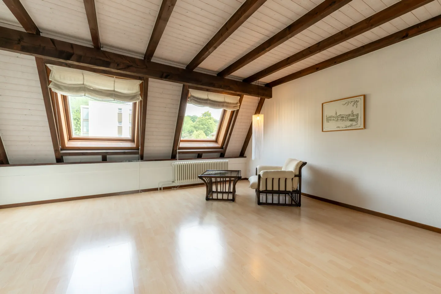Charming mid-terrace house with surprisingly spacious and sunny... - Photo 8 of 10