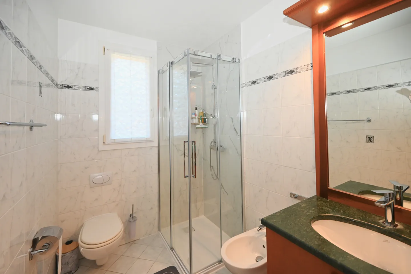 Elegante Villa mit Seeblick - Foto 21 von 27