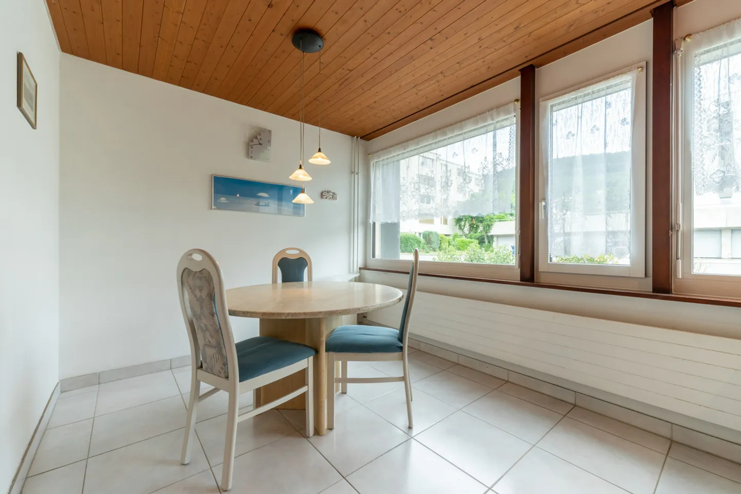 Charming mid-terrace house with surprisingly spacious and sunny... - Photo 6 of 10