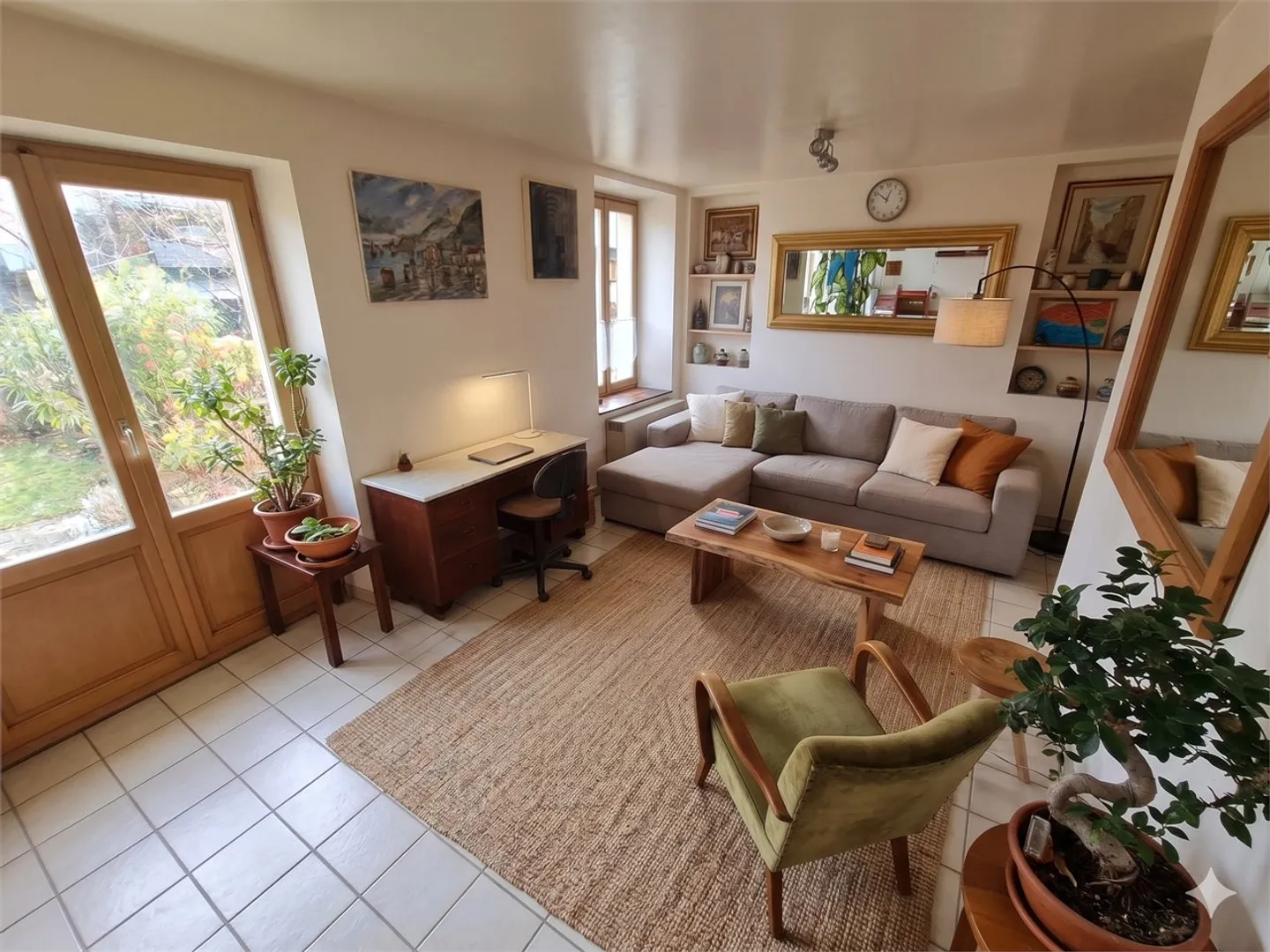 Charming Detached Apartment - Photo 8 of 20