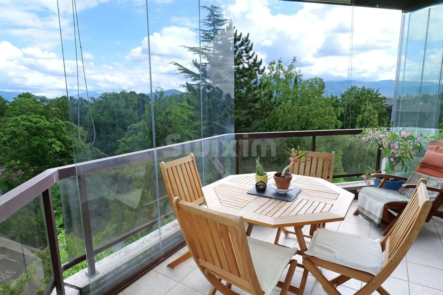 Spacious apartment with a view of Mont-Blanc - Photo 2 of 5