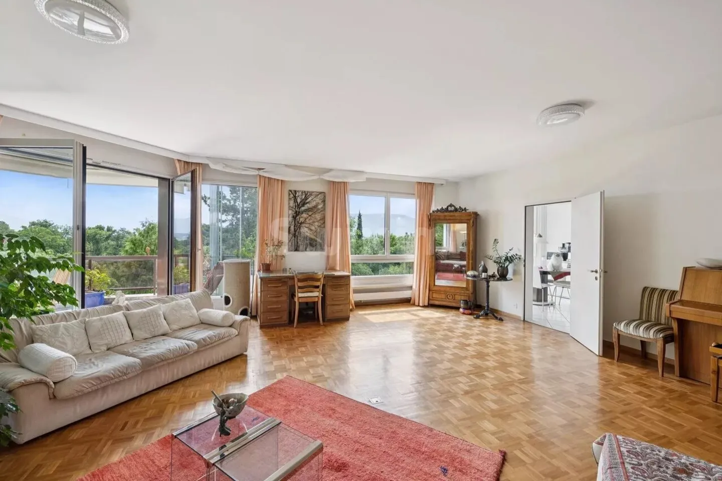 Spacious apartment with a view of Mont-Blanc - Photo 3 of 5