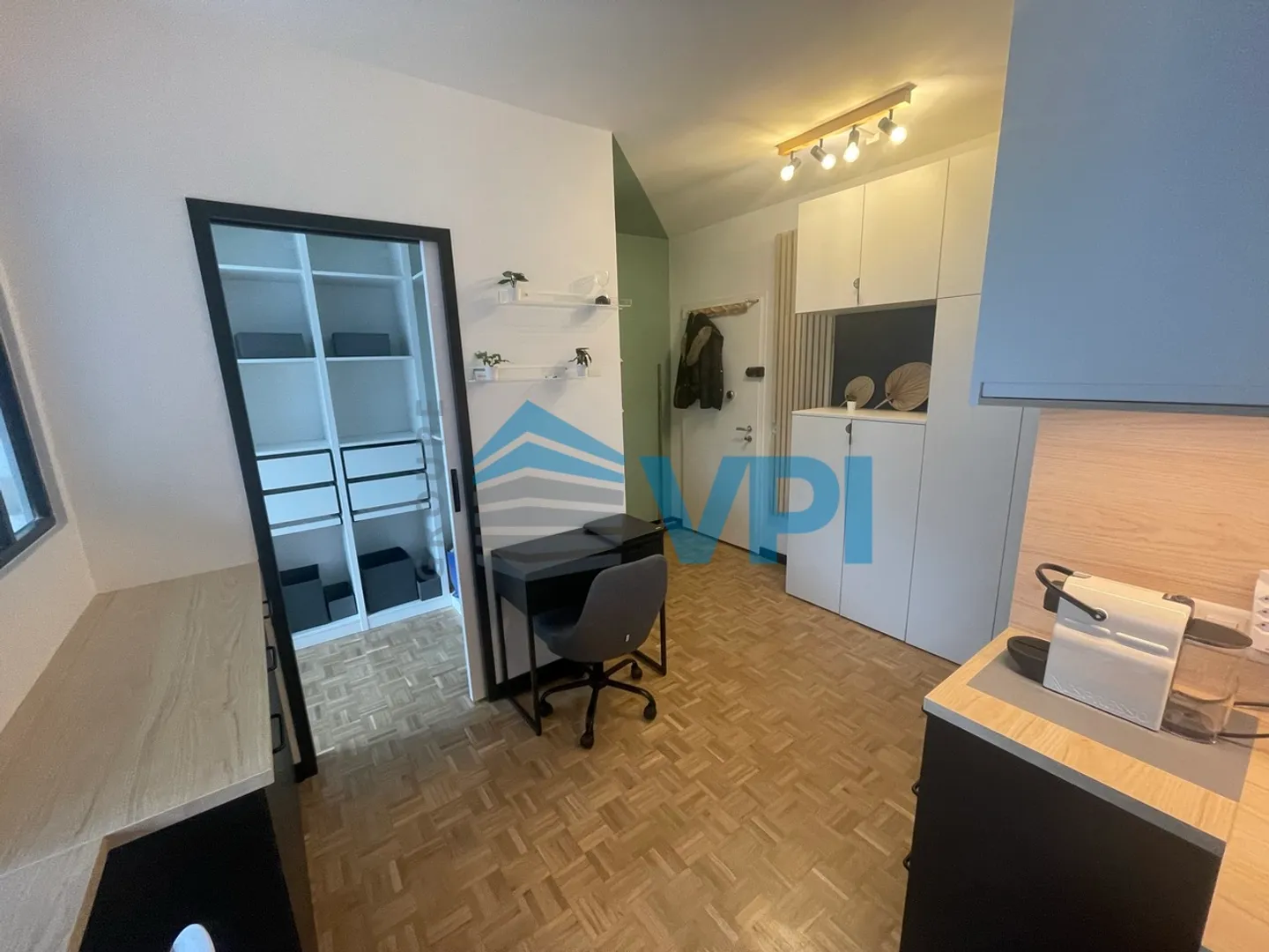 Stylish Furnished Apartment - Photo 4 of 7