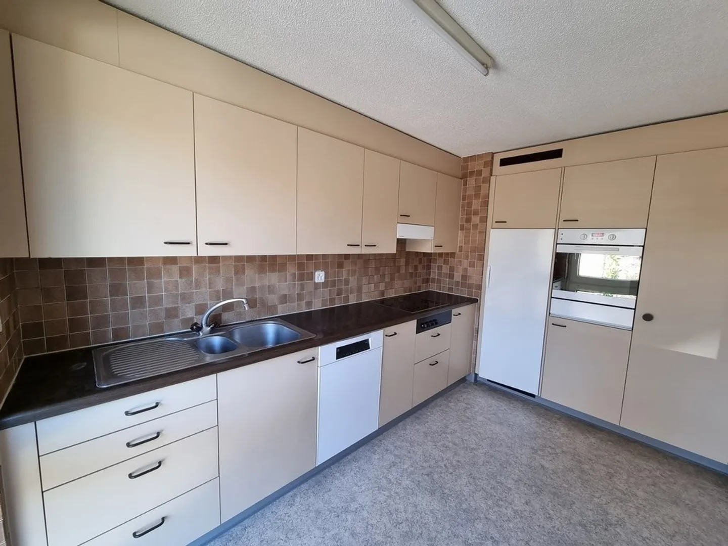 Ampio appartamento familiare vicino alla città - Foto 4 di 8