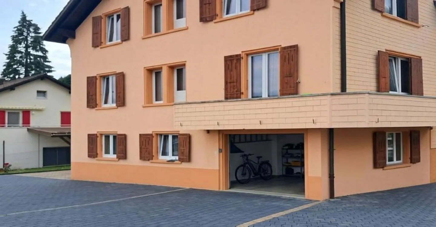 Villa con due appartamenti a L'Orient - Foto 1 di 8