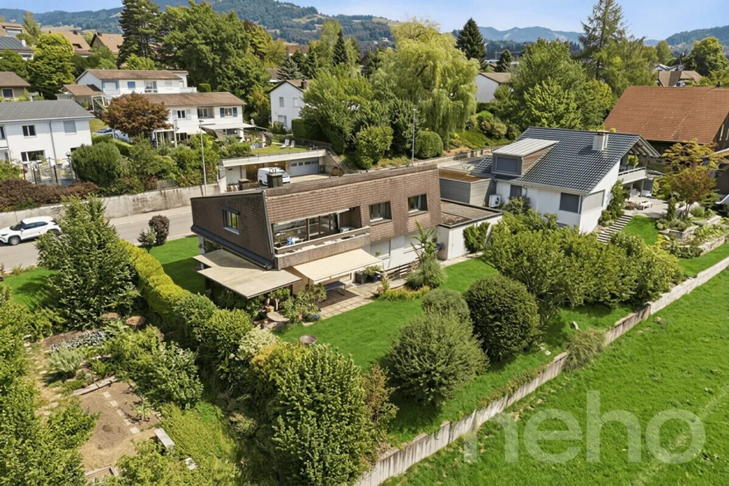 Vielseitiges Zweifamilienhaus - Foto 3 von 11