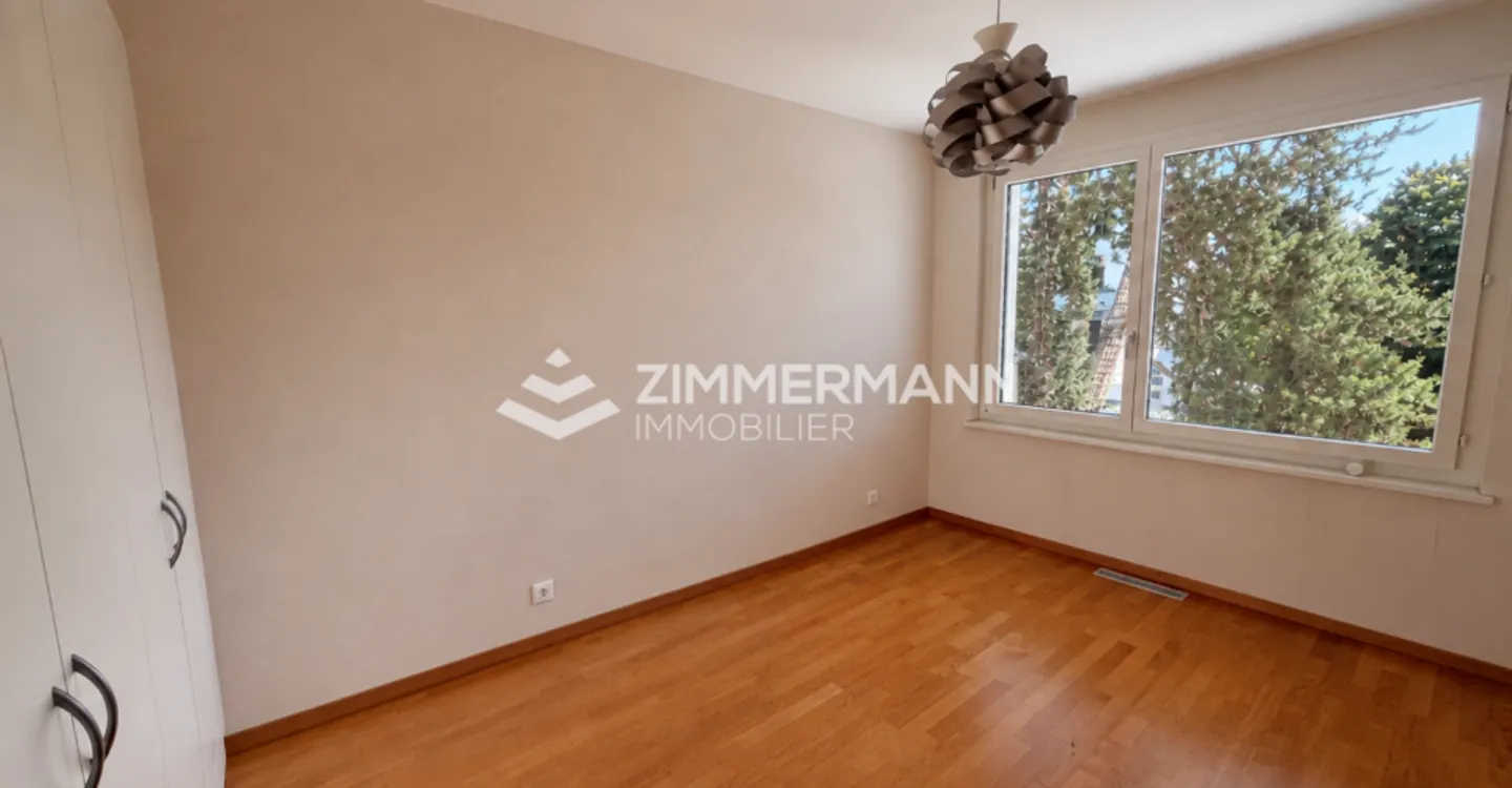 Spacious 5-room apartment in Carouge! - Photo 3 of 5