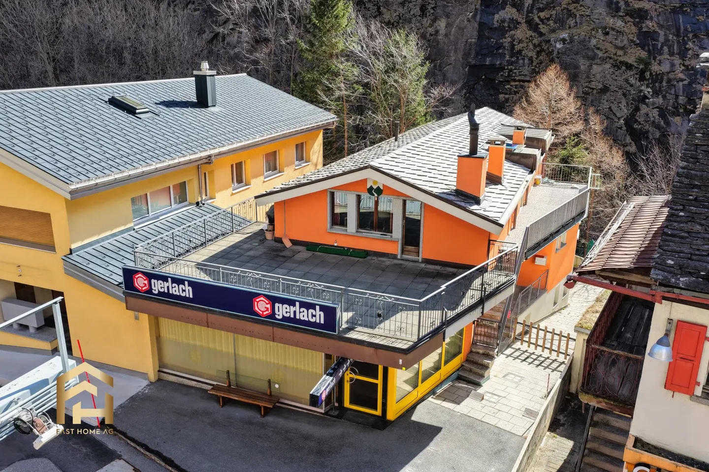 Propriété traditionnelle avec potentiel de développement à Gondo - Photo 1 sur 13