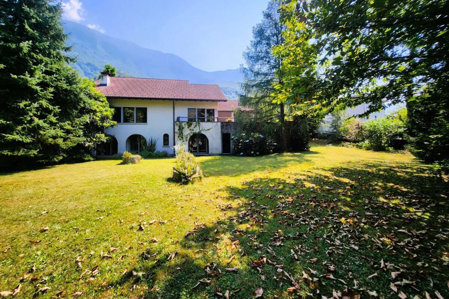 Maison individuelle avec un grand jardin spectaculaire - Photo 3 sur 17