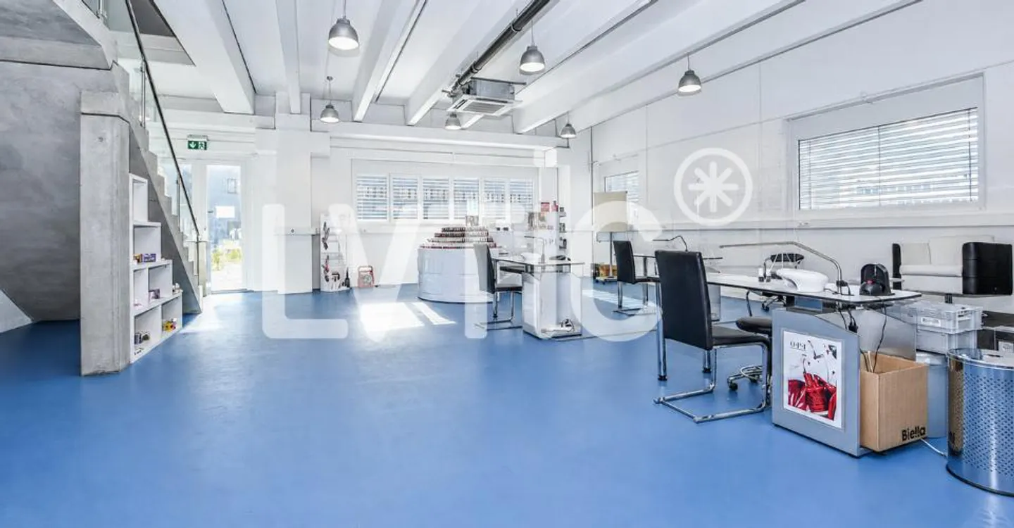 Uffici, laboratorio, showroom di 620 m2 divisibili in affitto a Sierre - Foto 1 di 10