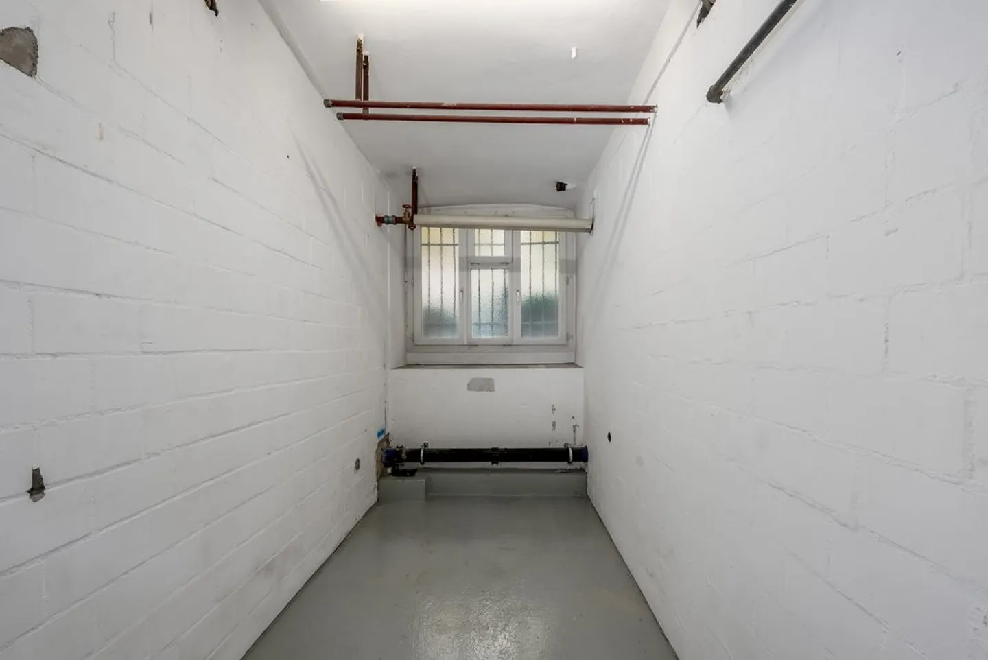 Sell and Work in a Central Location in the Old Town - Photo 10 of 11