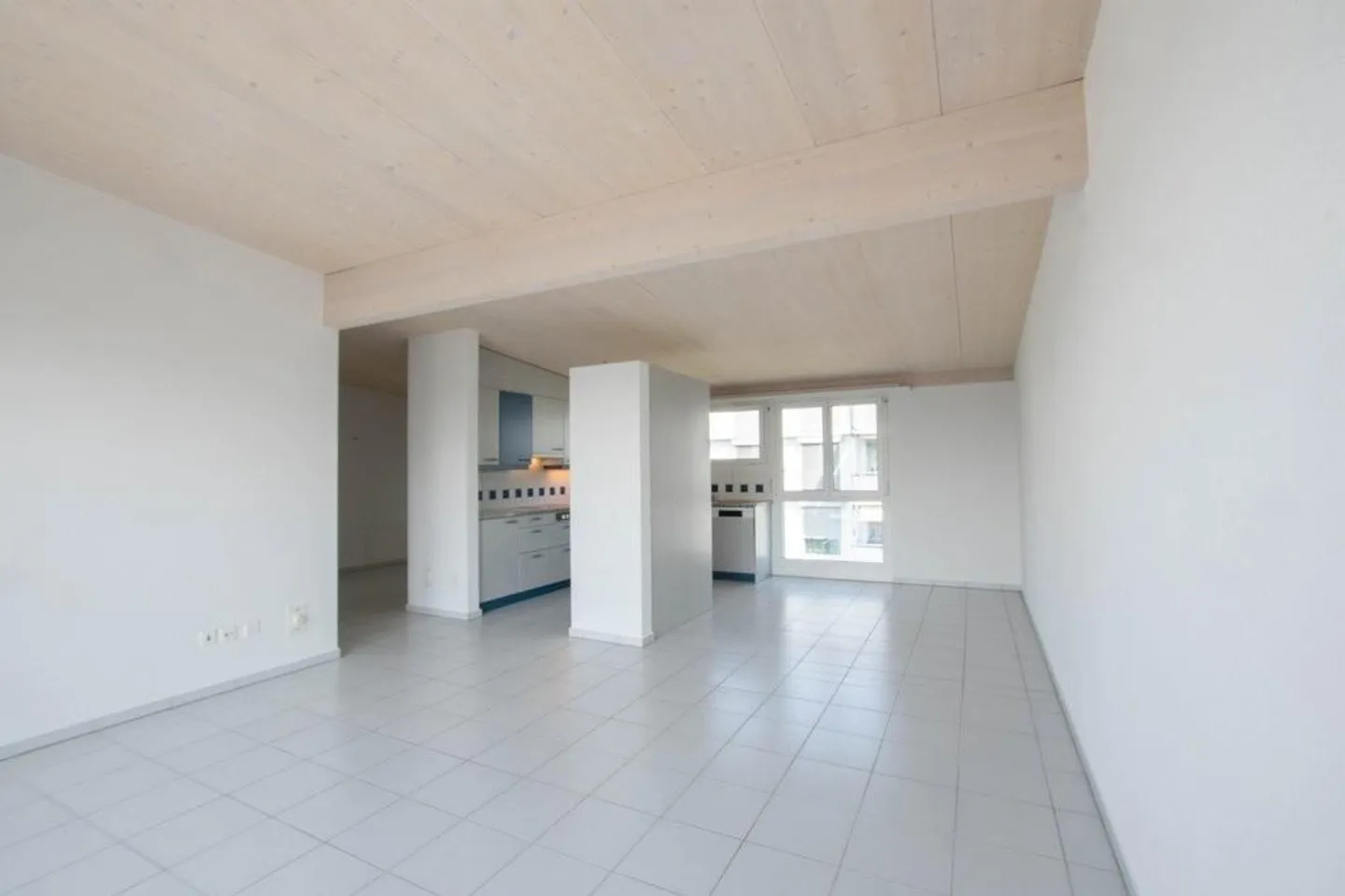 Appartement spacieux avec balcon ensoleillé ! - Photo 2 sur 10