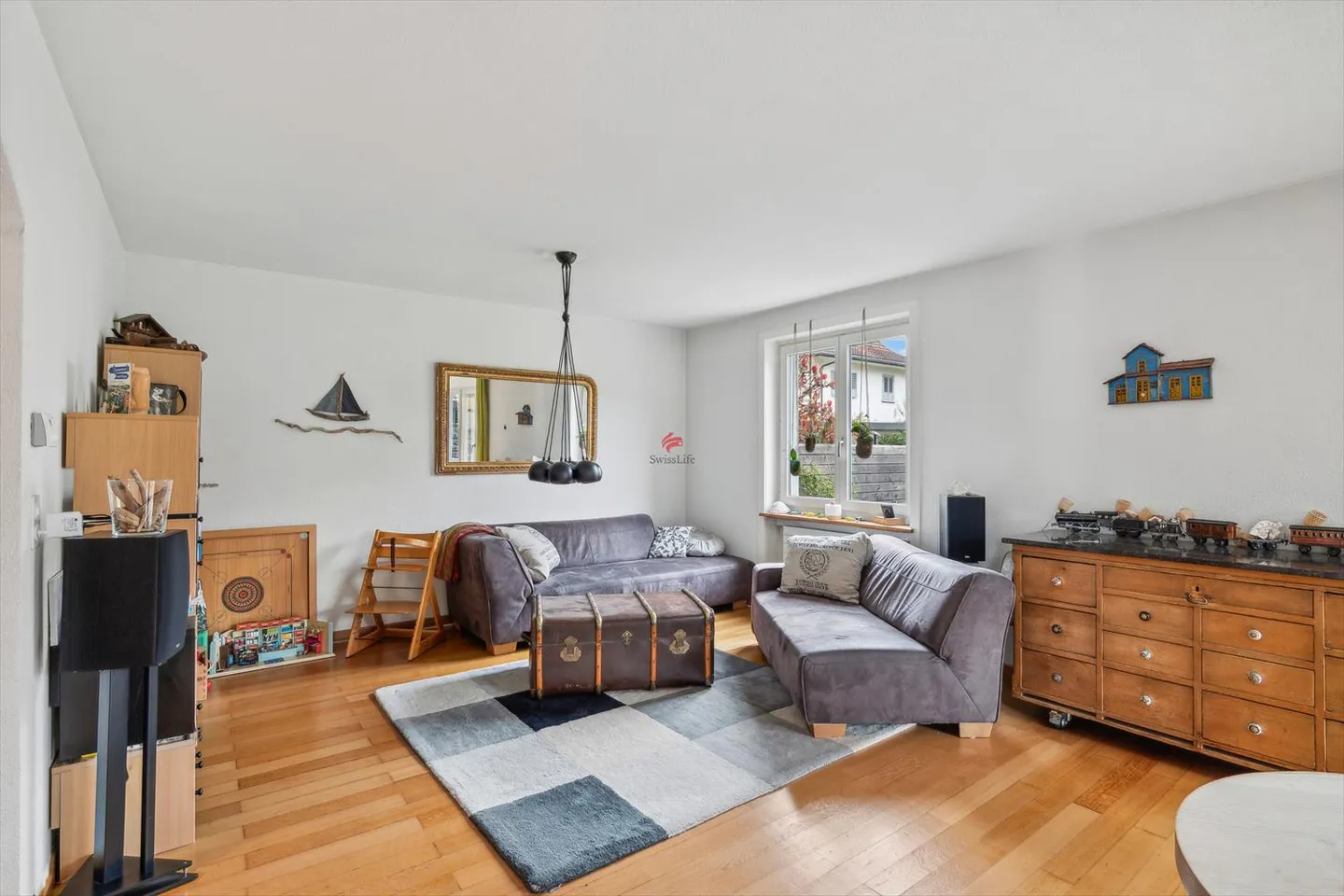 Where Dreams Find a Home! Beautiful Semi-Detached House with Garden - Photo 4 of 11