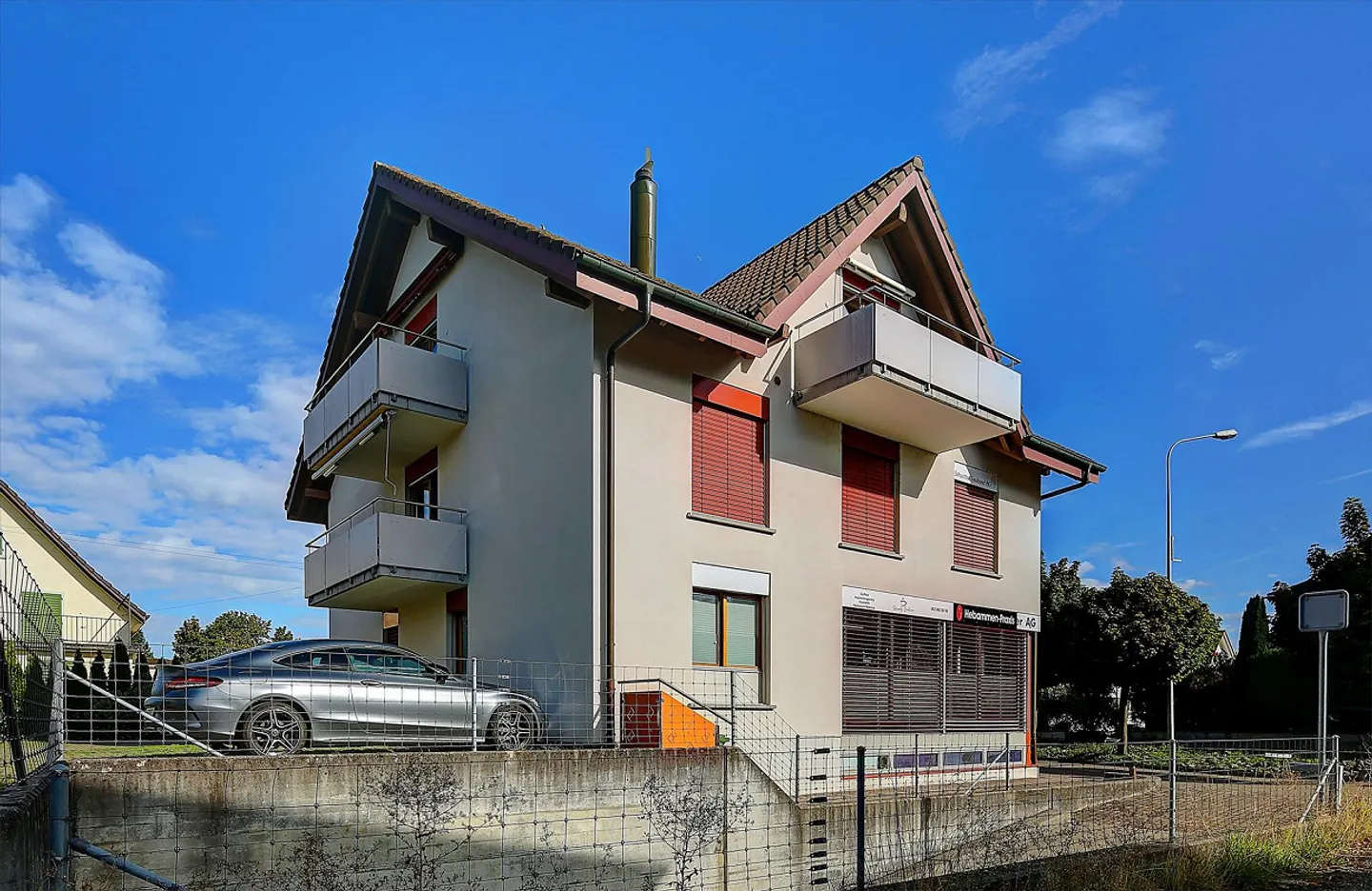 Charmante Dachwohnung mit Cheminée - Foto 1 von 11