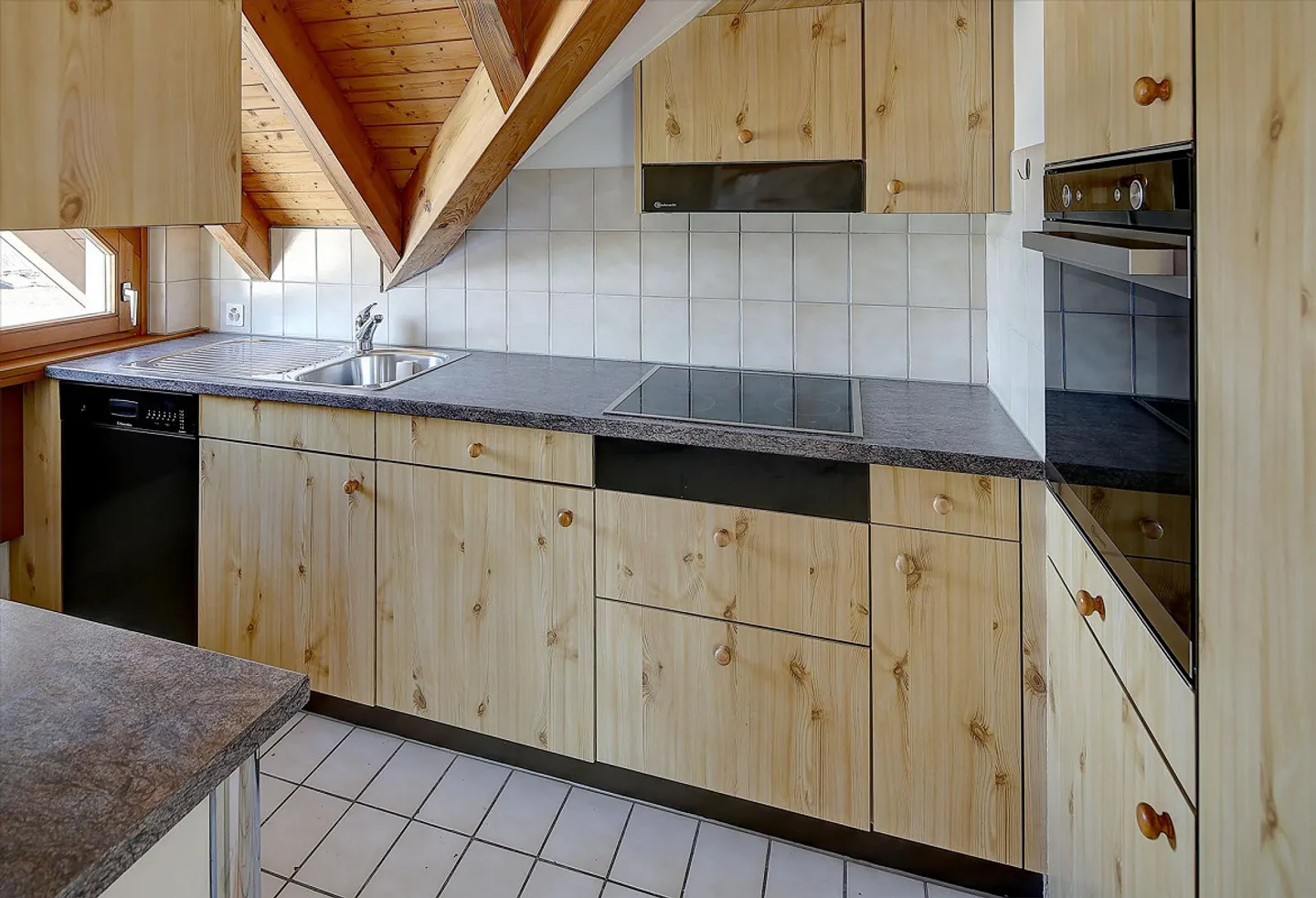 Charmante Dachwohnung mit Cheminée - Foto 5 von 11