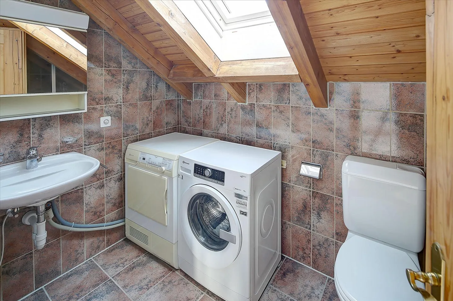 Charmante Dachwohnung mit Cheminée - Foto 7 von 11