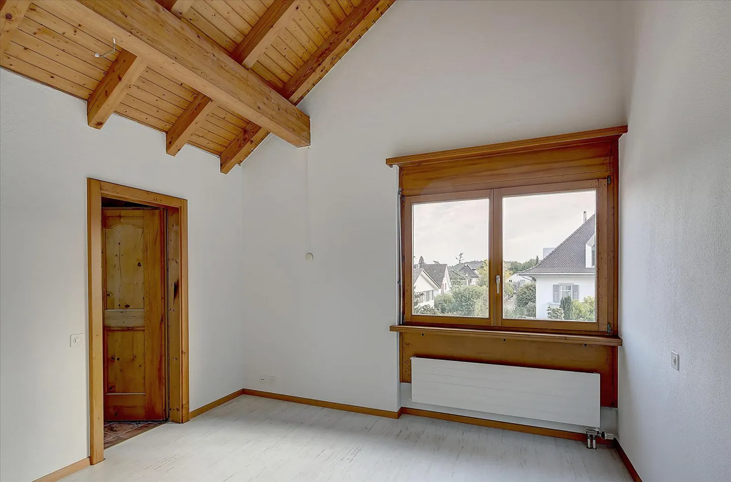 Charmante Dachwohnung mit Cheminée - Foto 9 von 11
