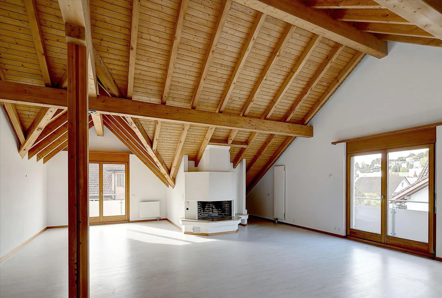 Charmante Dachwohnung mit Cheminée - Foto 4 von 11