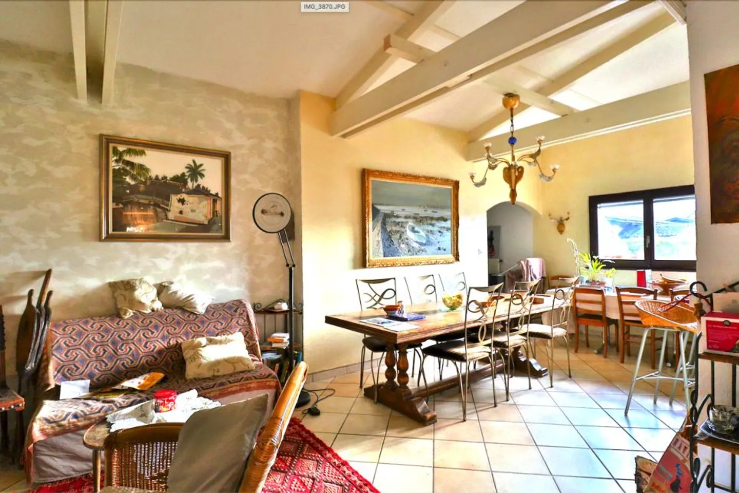 Casa con 250 m2 di superficie utile, circondata dal verde - Foto 4 di 13