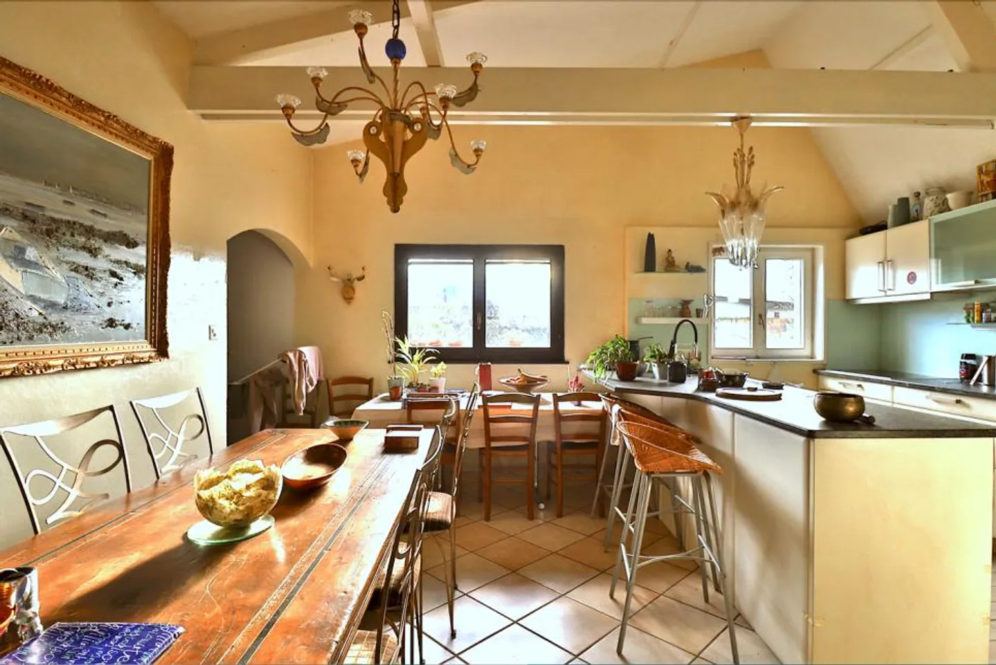 Casa con 250 m2 di superficie utile, circondata dal verde - Foto 5 di 13