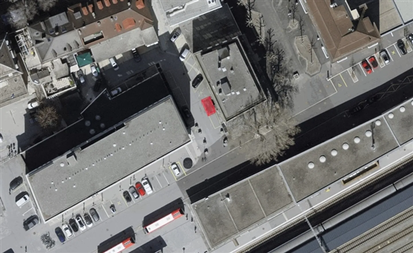 PLACE DE PARKING EXTERIEUR A LOUER AU CENTRE DE SIERRE A PARTIR DU 01.12.2025 - Photo 1 sur 3