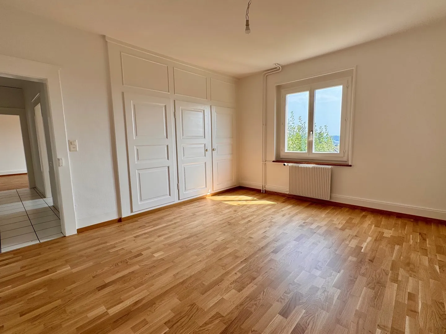 Appartamento luminoso di 4,5 stanze (senza balcone) in affitto - Foto 4 di 8