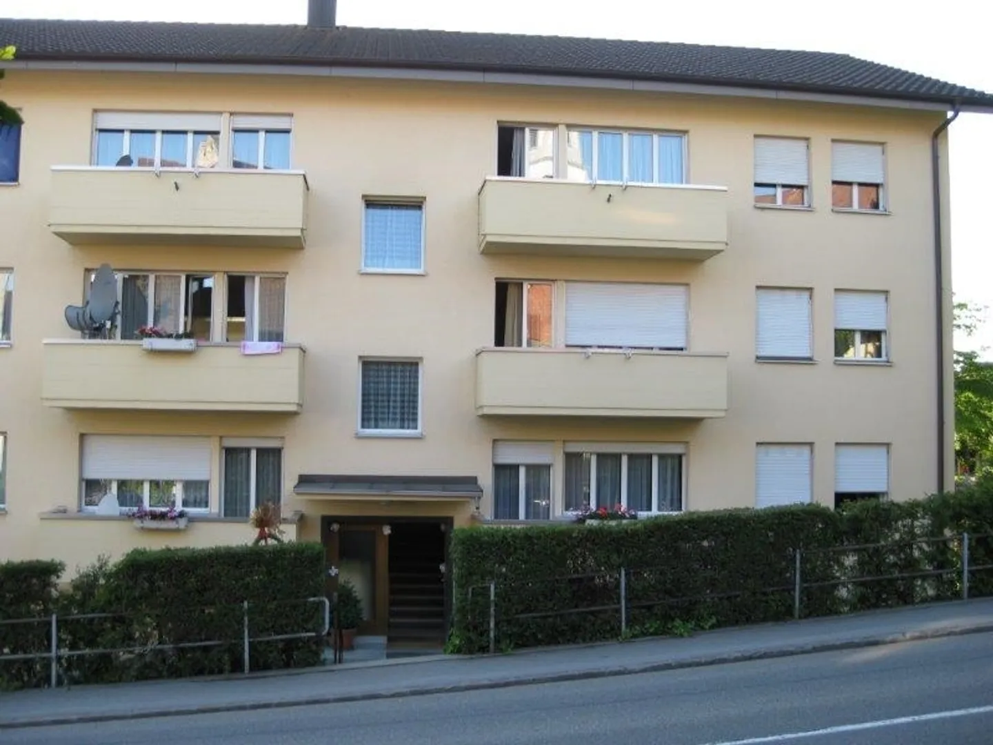 3 1/2-Zimmer-Wohnung 1. OG rechts - Photo 1 of 9