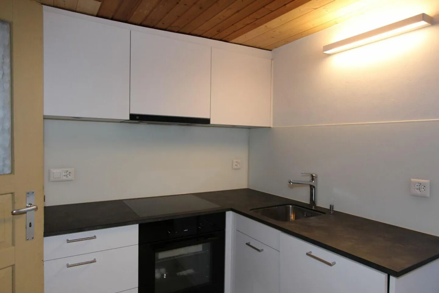 Central located 4.5 room apartment on Neudorfstrasse - Photo 2 of 7