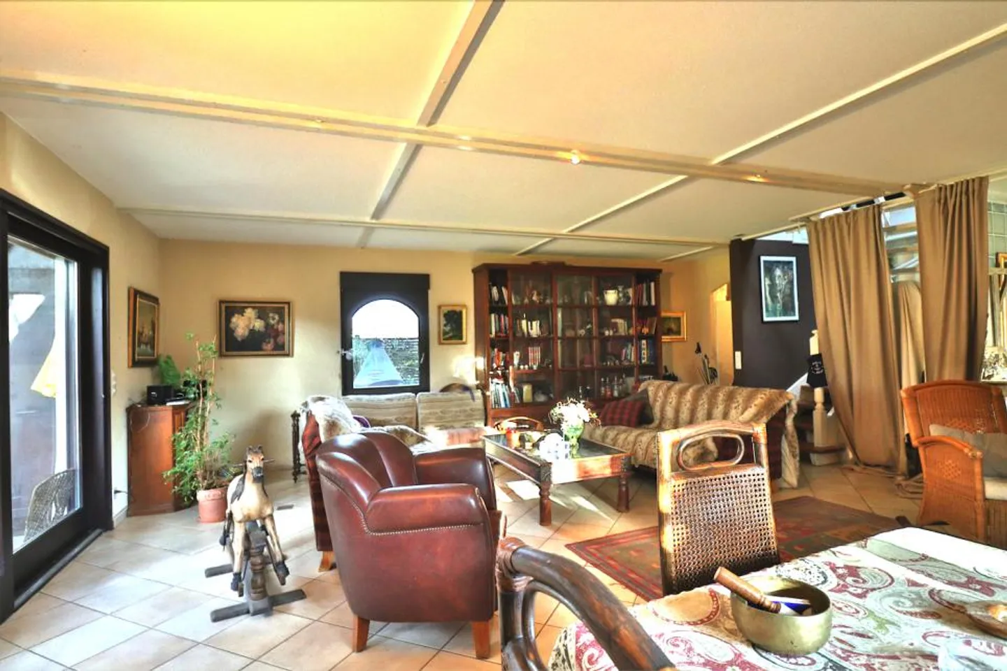 Casa con 250 m2 di superficie utile, circondata dal verde - Foto 7 di 13