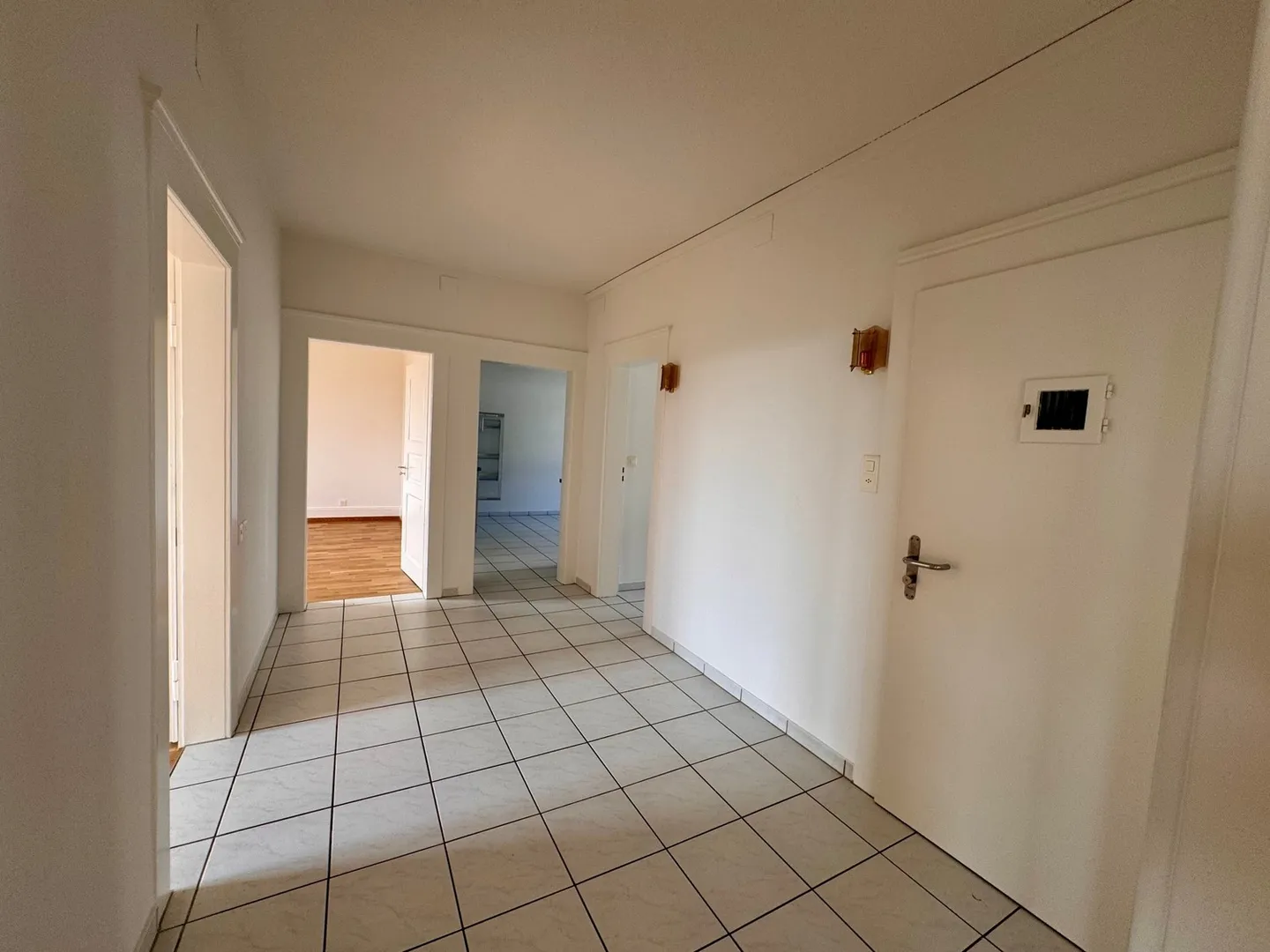 Appartamento luminoso di 4,5 stanze (senza balcone) in affitto - Foto 2 di 8