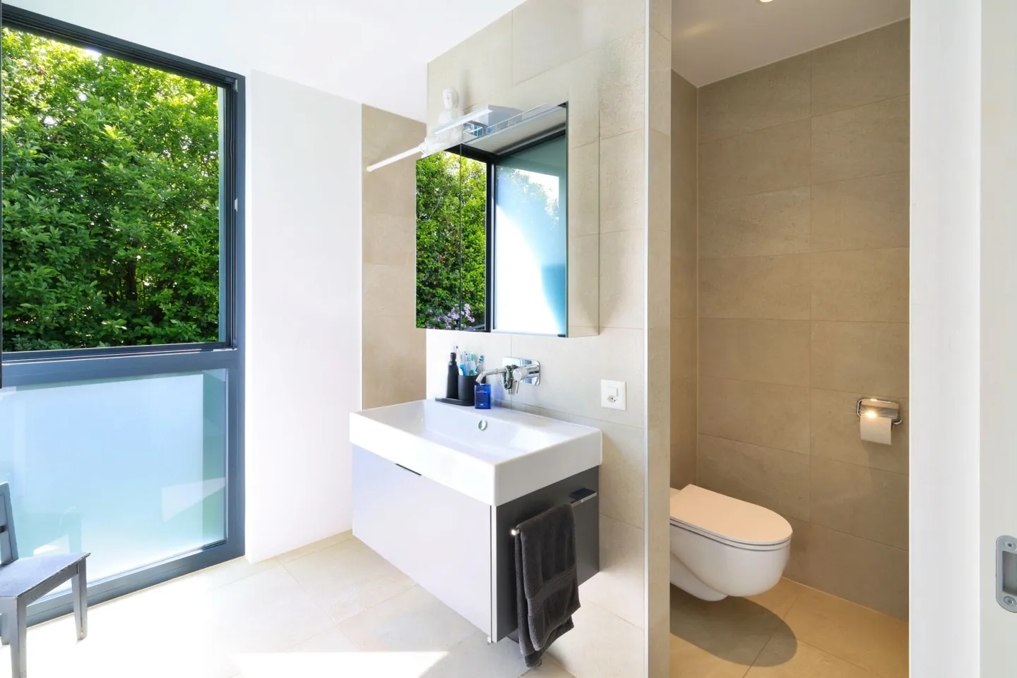 Moderno appartamento 3.5 locali con piscina esterna e vista lago - Foto 7 di 8