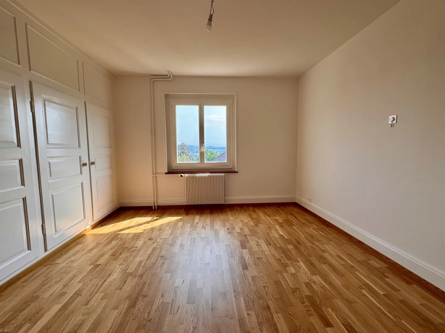 Appartamento luminoso di 4,5 stanze (senza balcone) in affitto - Foto 3 di 8