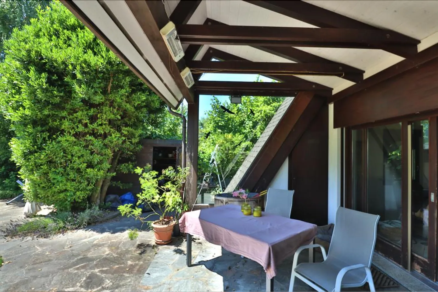 Casa con 250 m2 di superficie utile, circondata dal verde - Foto 9 di 13