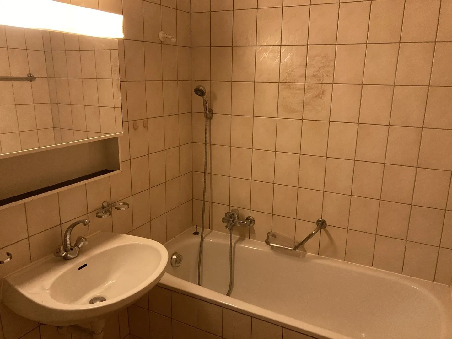 2-room apartment with balcony - Photo 3 of 5