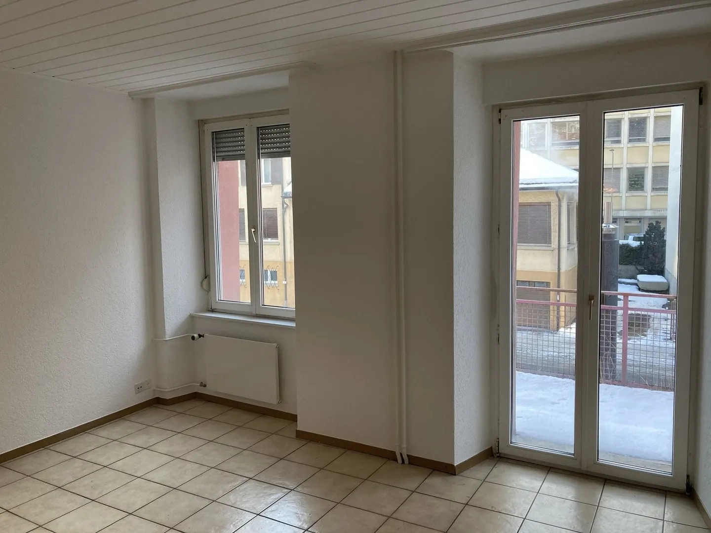 2-room apartment with balcony - Photo 4 of 5