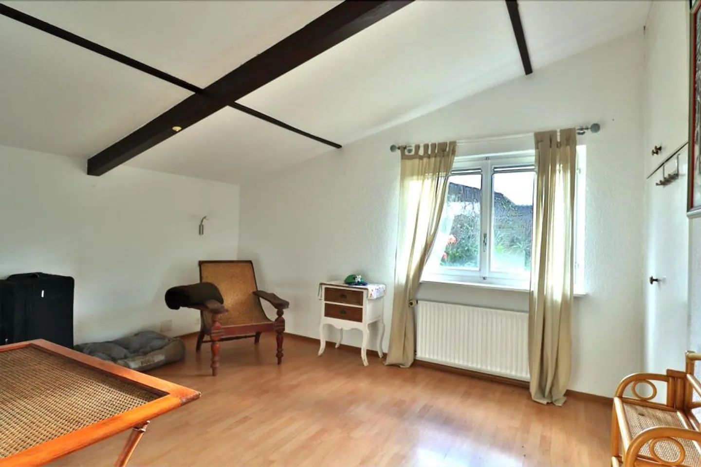 Casa con 250 m2 di superficie utile, circondata dal verde - Foto 10 di 13
