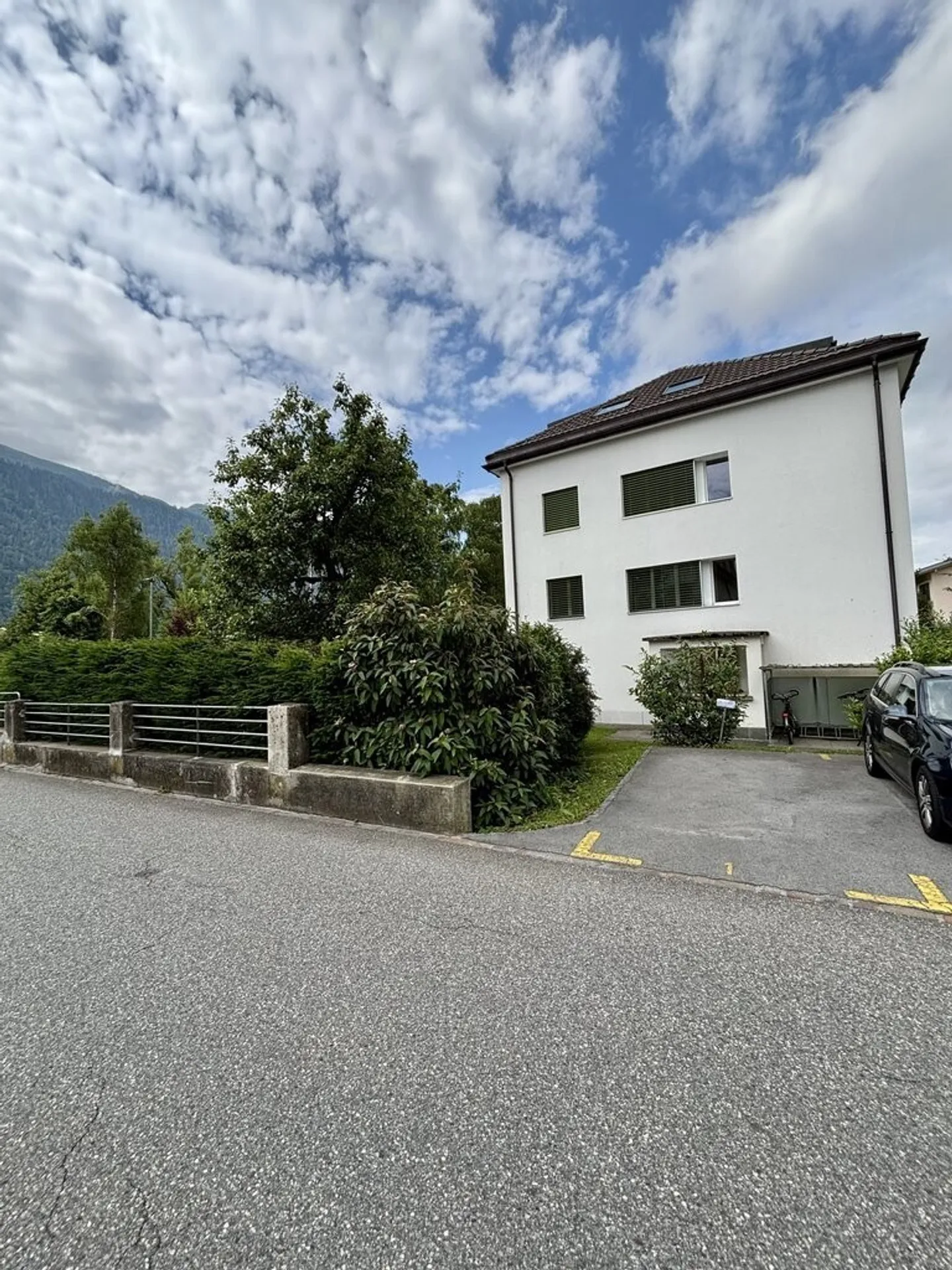 Outdoor parking for rent - Photo 1 of 1