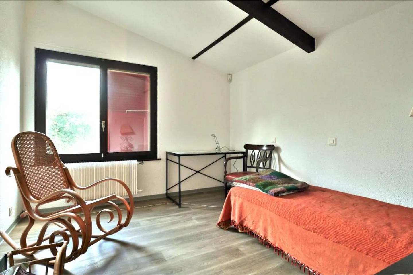 Casa con 250 m2 di superficie utile, circondata dal verde - Foto 11 di 13