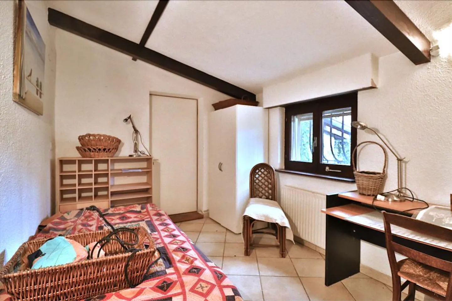 Casa con 250 m2 di superficie utile, circondata dal verde - Foto 12 di 13