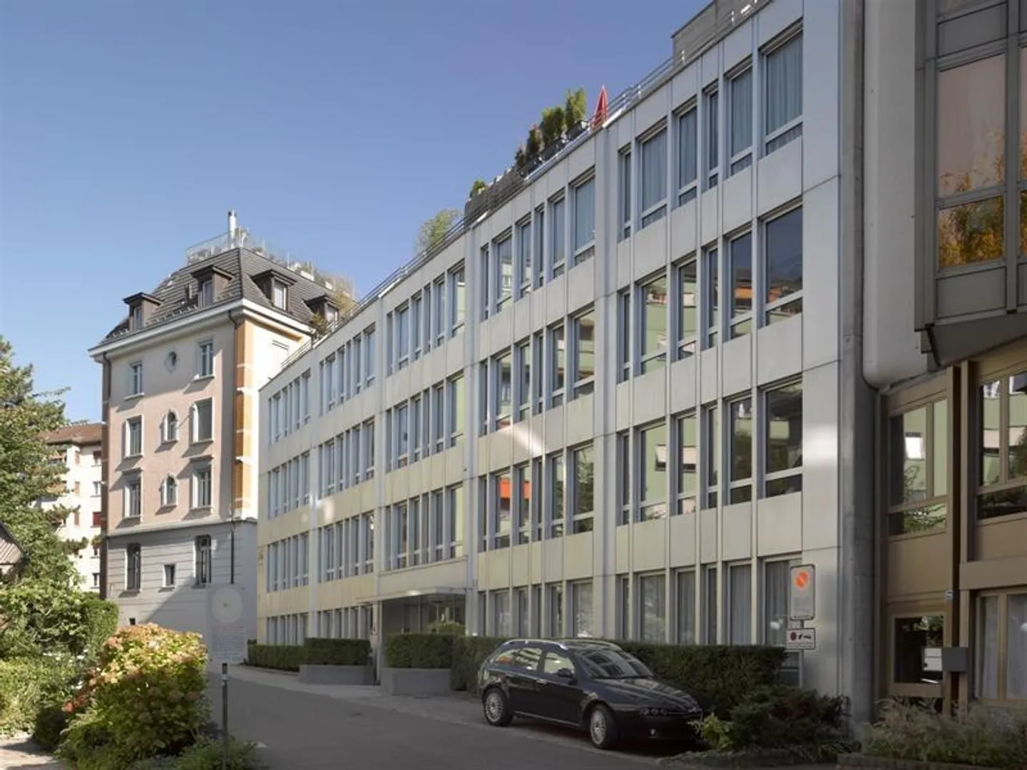 Popular Zurich Seefeld: 262 m2 office space near the lake - Photo 1 of 7