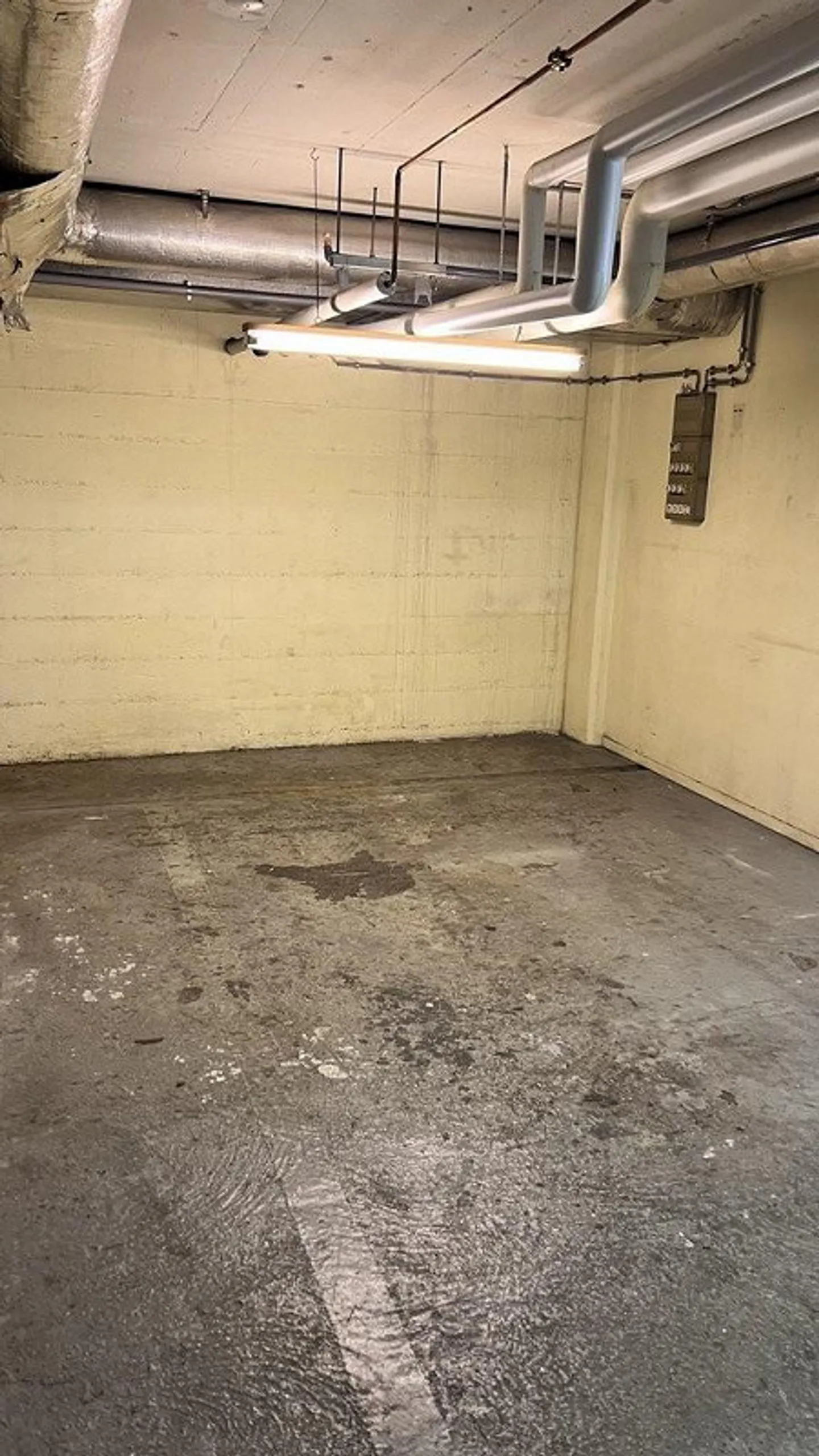 Deposito da 15 a 56 m2 nel seminterrato con accesso per auto e area di consegna - Foto 2 di 6