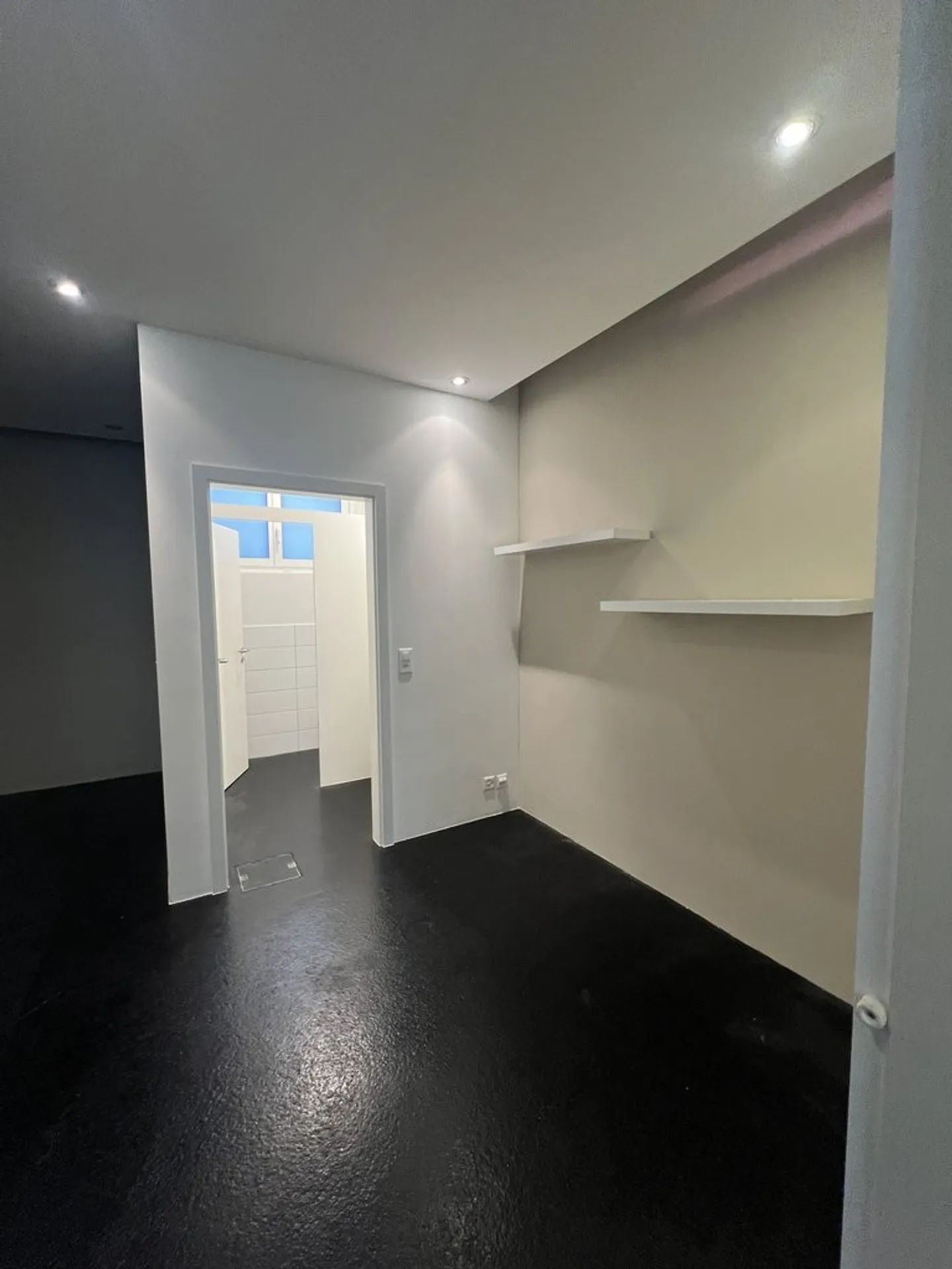 Modern and well-connected - Your new office in Wollishofen - Photo 6 of 7