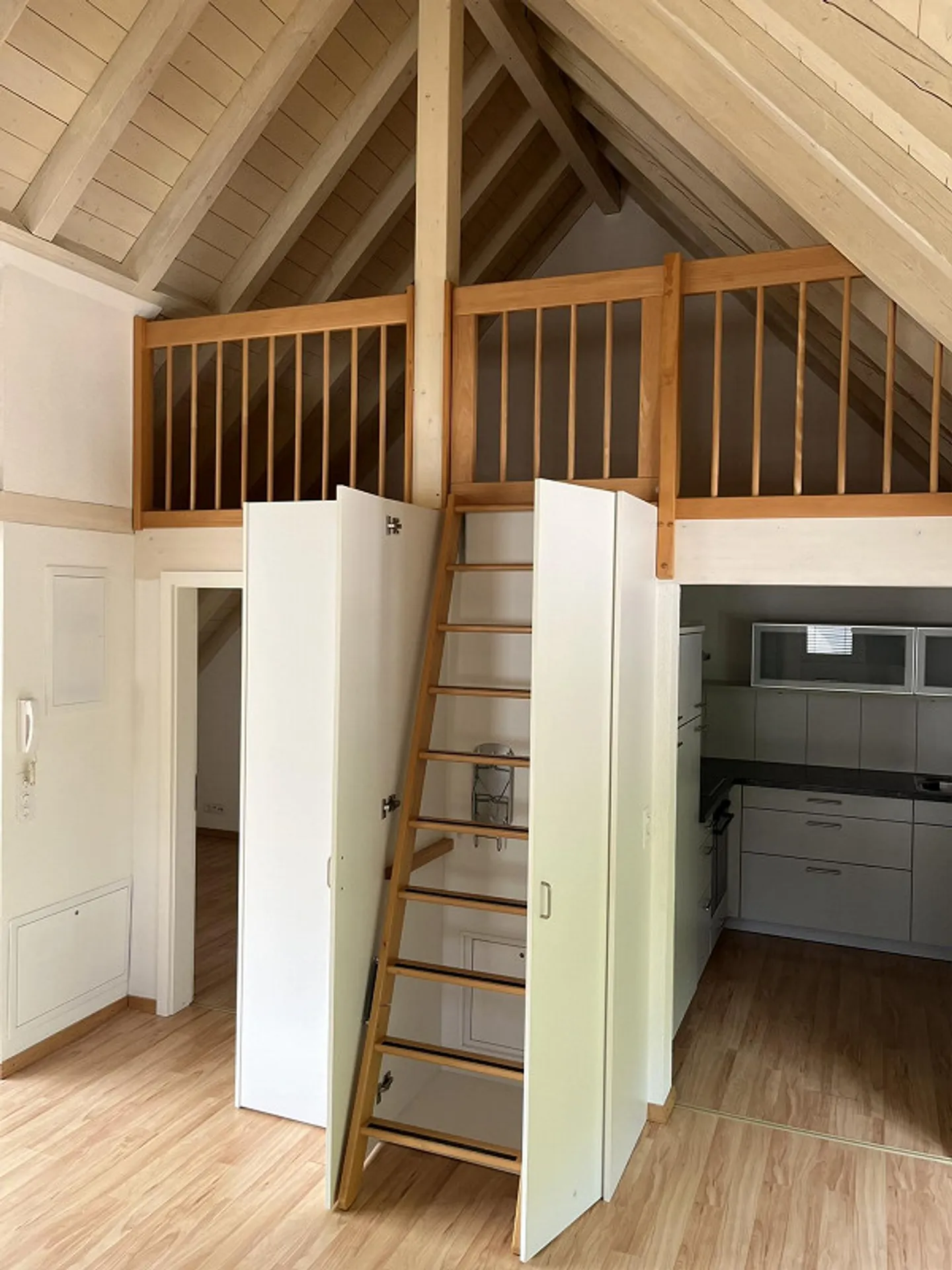 Beautiful bright 2-room attic apartment - centrally located in the village of Hölstein - Photo 4 of 10